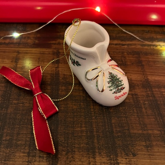 Spode Christmas Tree 2018 baby boot ornament - Picture 7 of 11